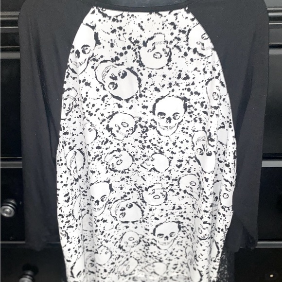 TORRID SIZE 3 SKULL TOP - Picture 2 of 2